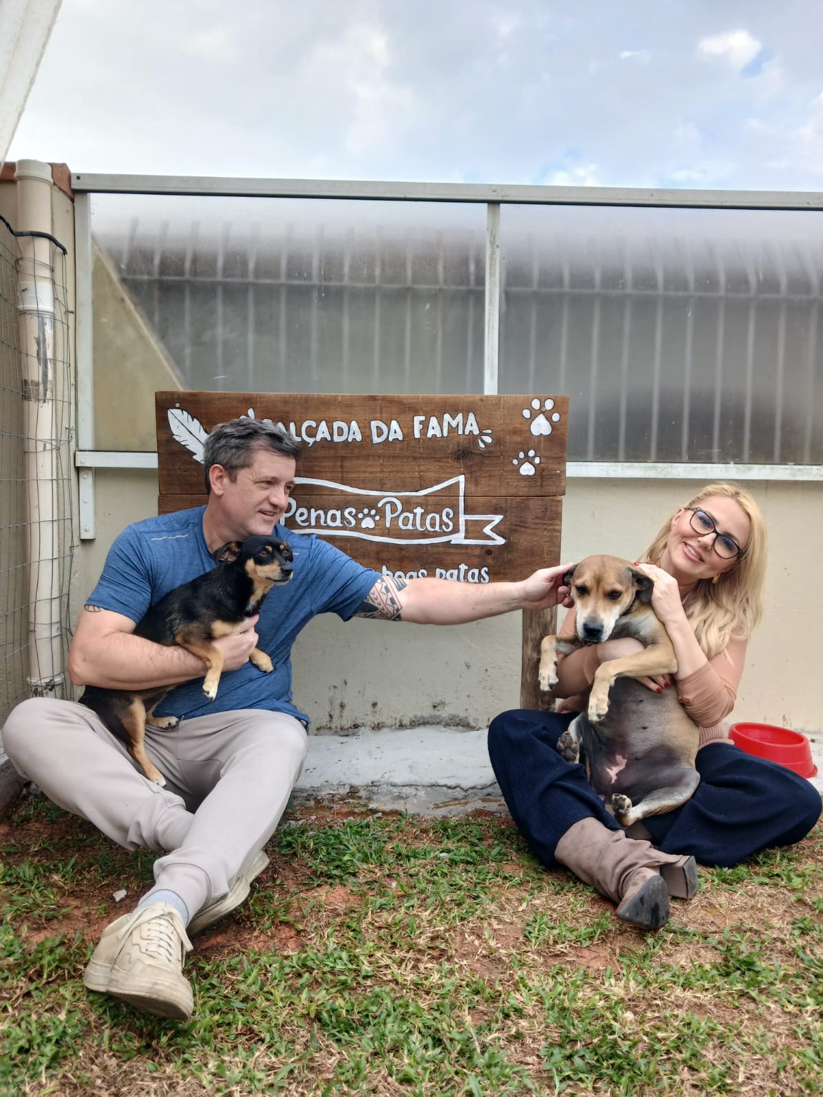 Família do Penas & Patas com Arena e Maia na Calçada da Fama